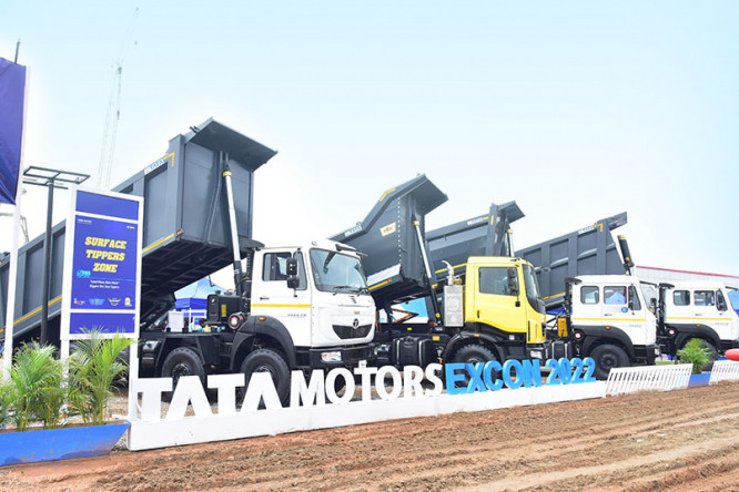 تتألق سيارات Tata Motors التجارية في EXCON 2022 تعرض شاحنات عالية الأداء عالية الأداء