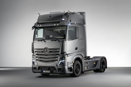 The new Mercedes-Benz Actros F and Edition 2: Mercedes-Benz Trucks is accessing new target markets with these two models